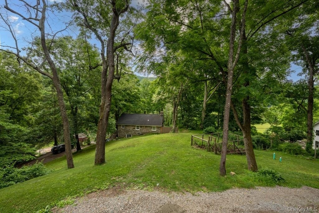 745 Peekskill Hollow Road - Photo 21