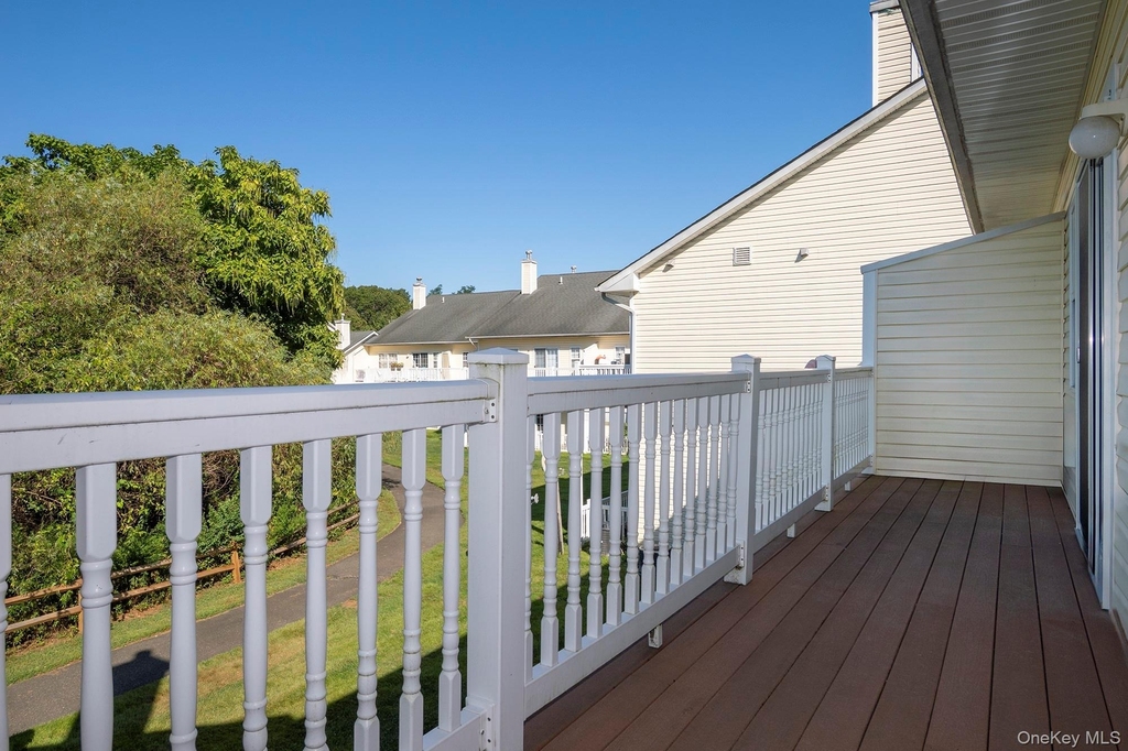 216 Center Court - Photo 11