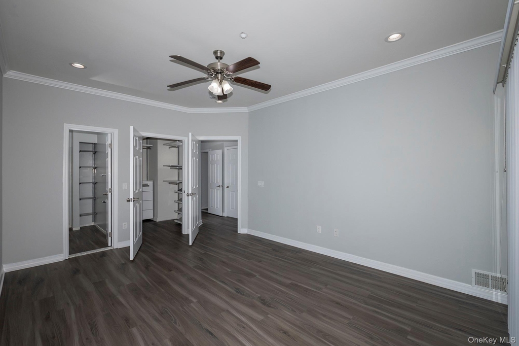 216 Center Court - Photo 6