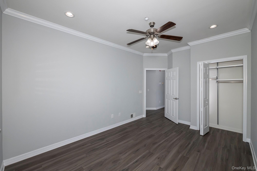 216 Center Court - Photo 8