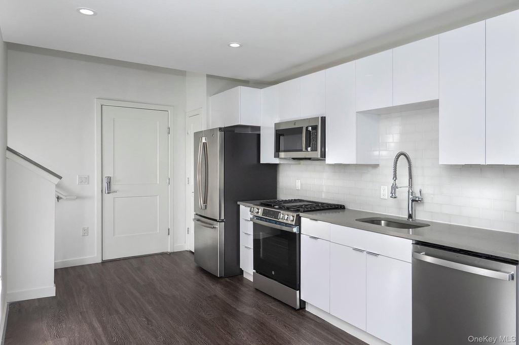 119 Searing Avenue - Photo 2