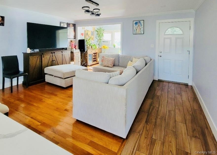 313 Stanley Avenue - Photo 1