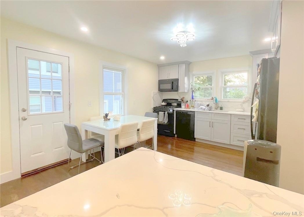 313 Stanley Avenue - Photo 6