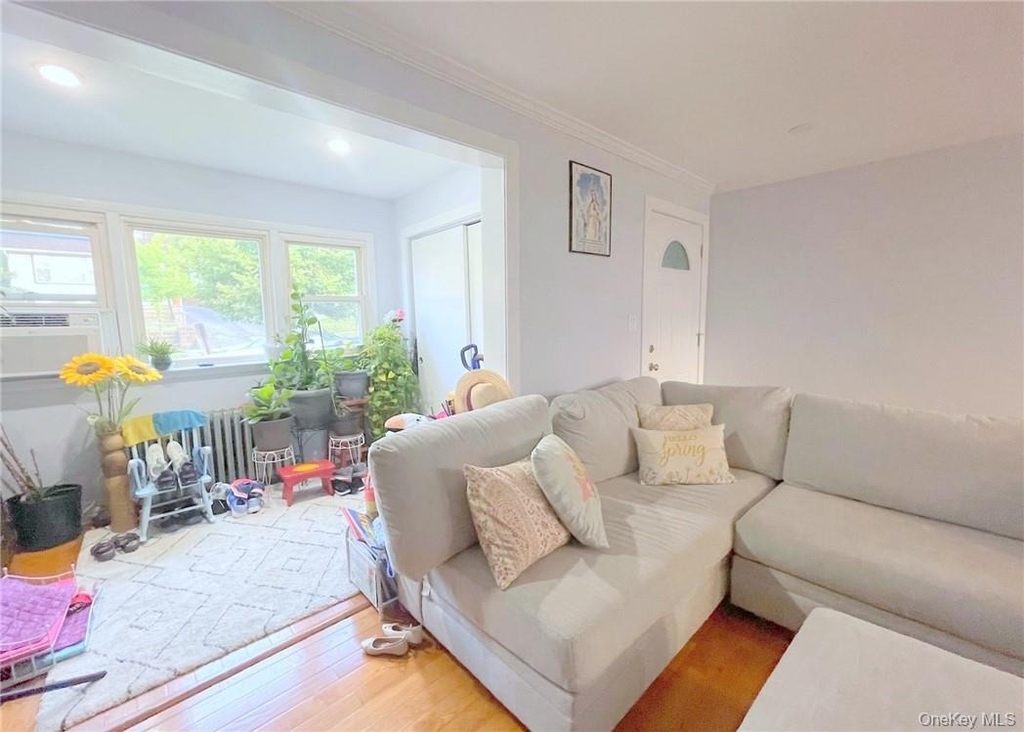313 Stanley Avenue - Photo 2