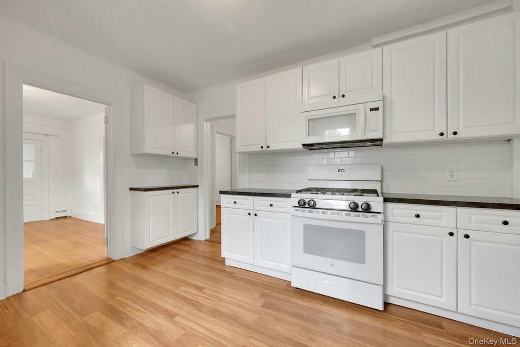 437 Warburton Avenue - Photo 3