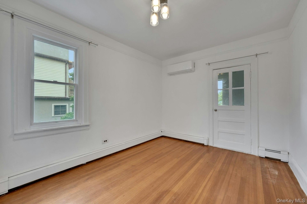 437 Warburton Avenue - Photo 5