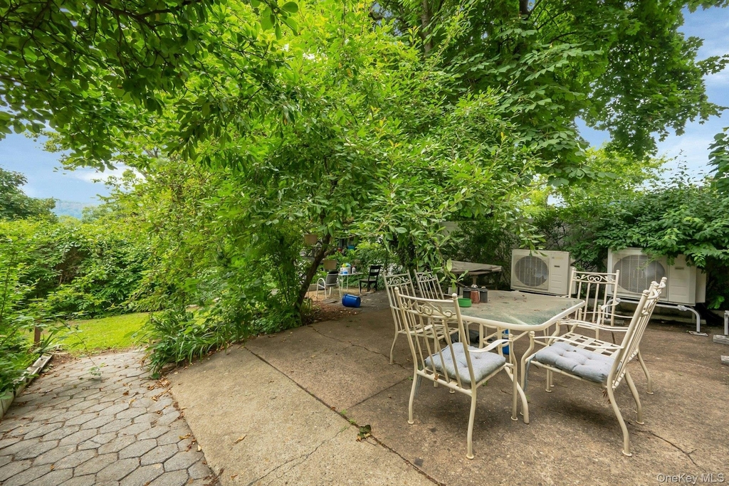 437 Warburton Avenue - Photo 18