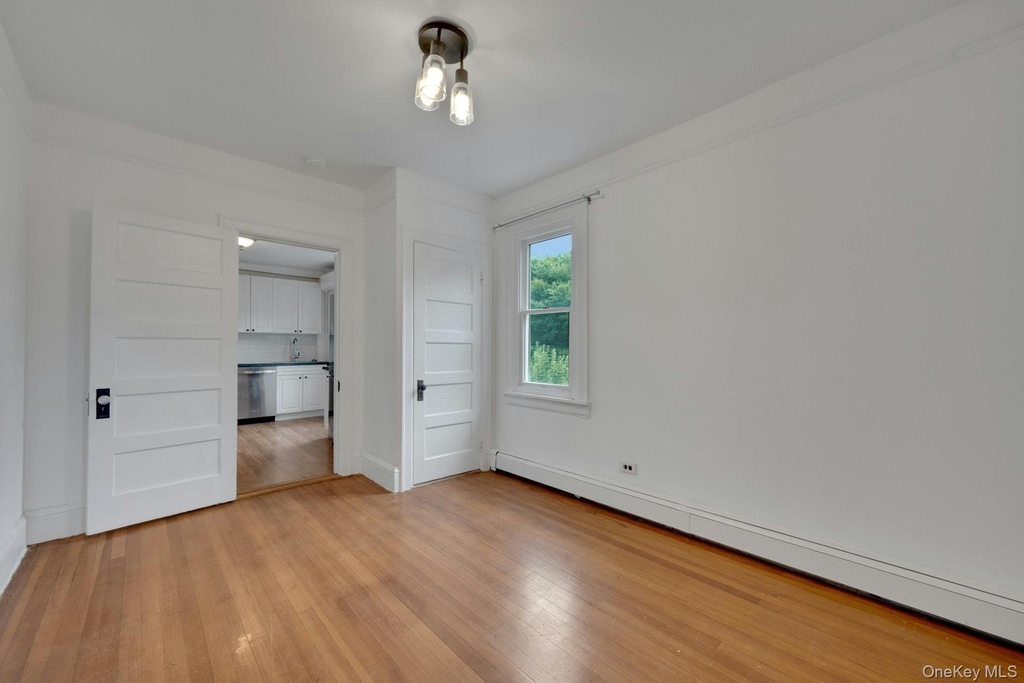 437 Warburton Avenue - Photo 6