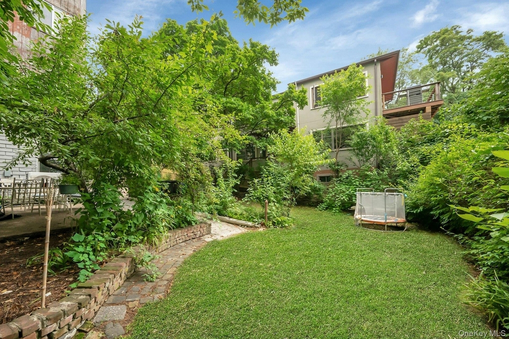 437 Warburton Avenue - Photo 20