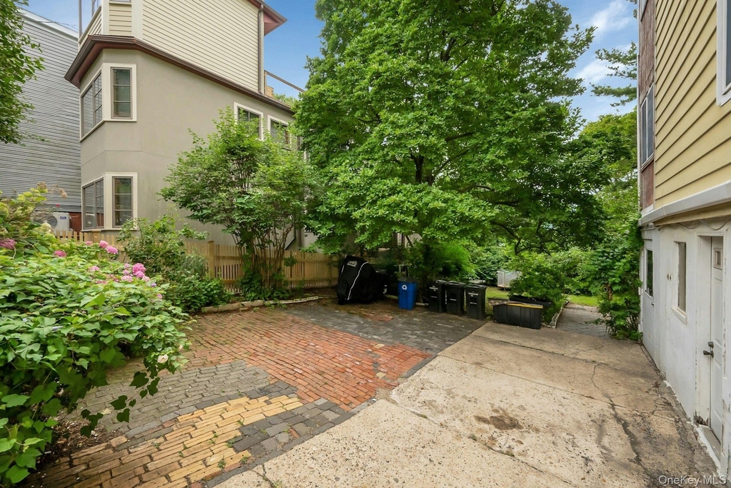 437 Warburton Avenue - Photo 17