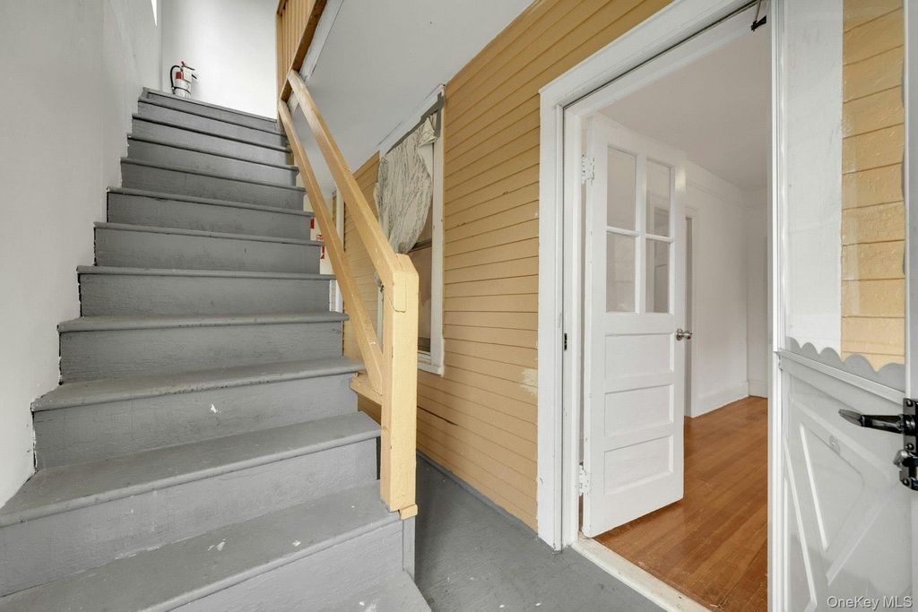 437 Warburton Avenue - Photo 1