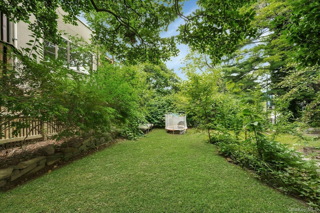 437 Warburton Avenue - Photo 21
