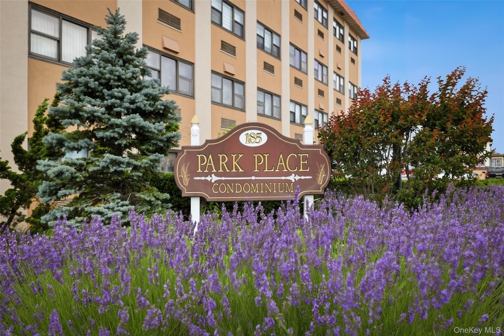 185 W Park Avenue - Photo 1