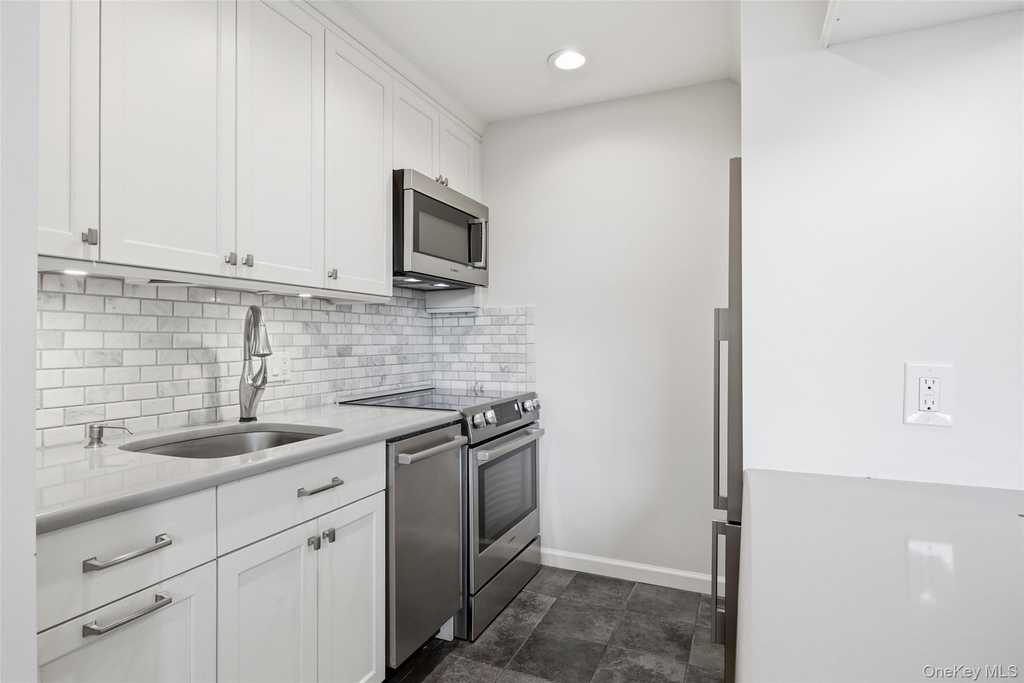 185 W Park Avenue - Photo 9