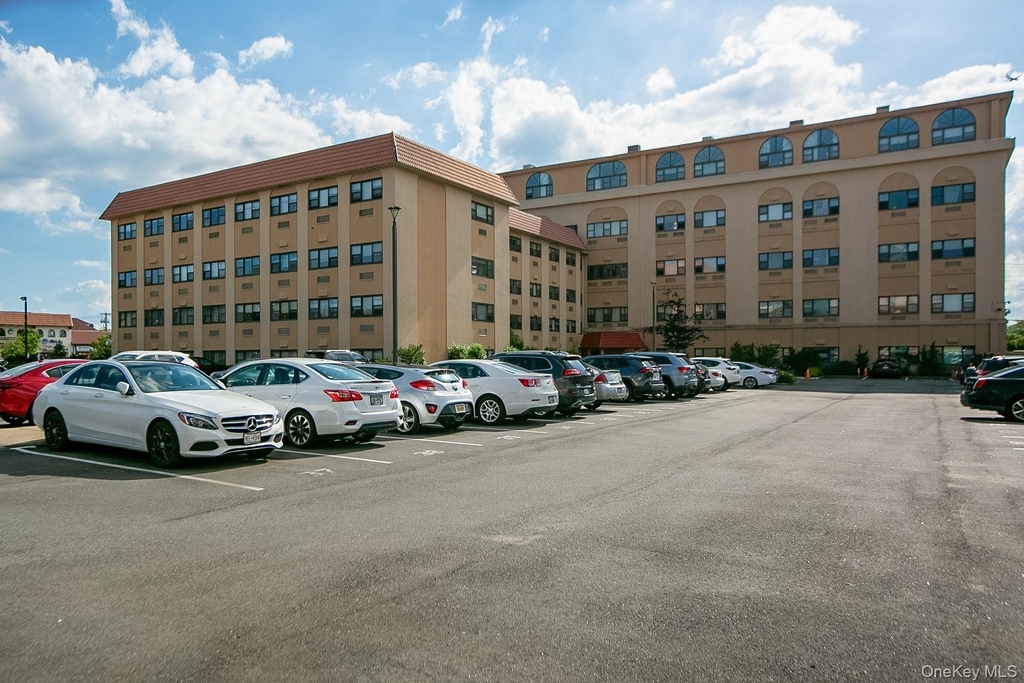 185 W Park Avenue - Photo 5