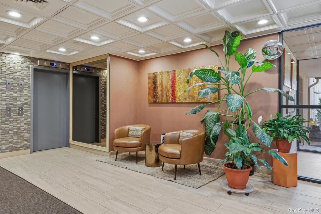 185 W Park Avenue - Photo 3
