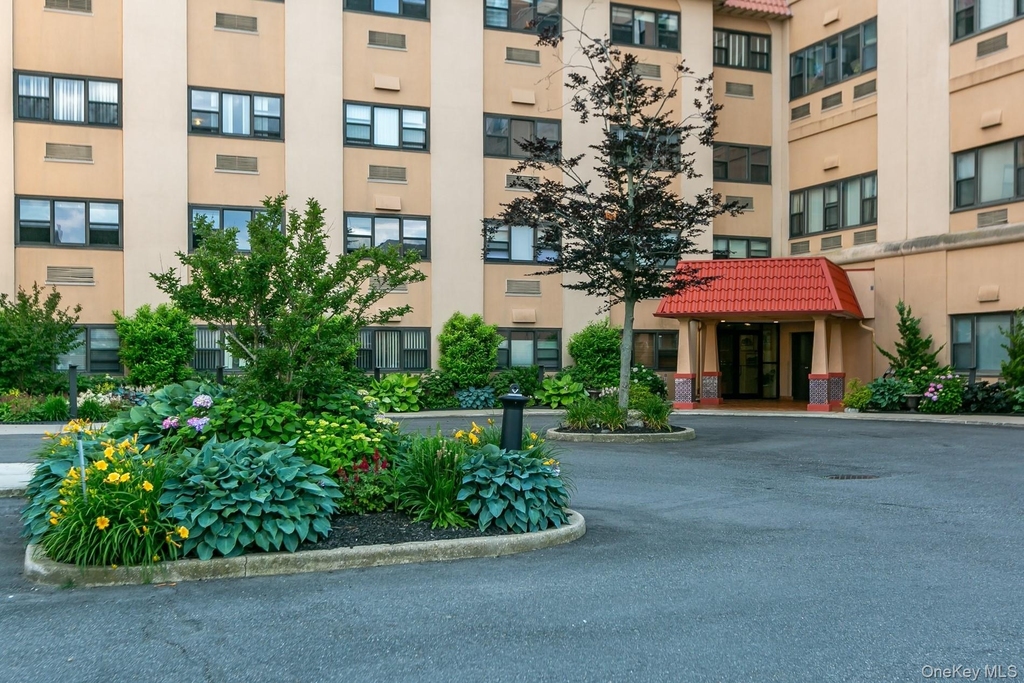 185 W Park Avenue - Photo 2