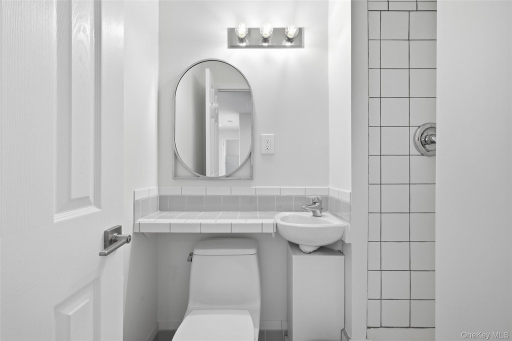 185 W Park Avenue - Photo 10