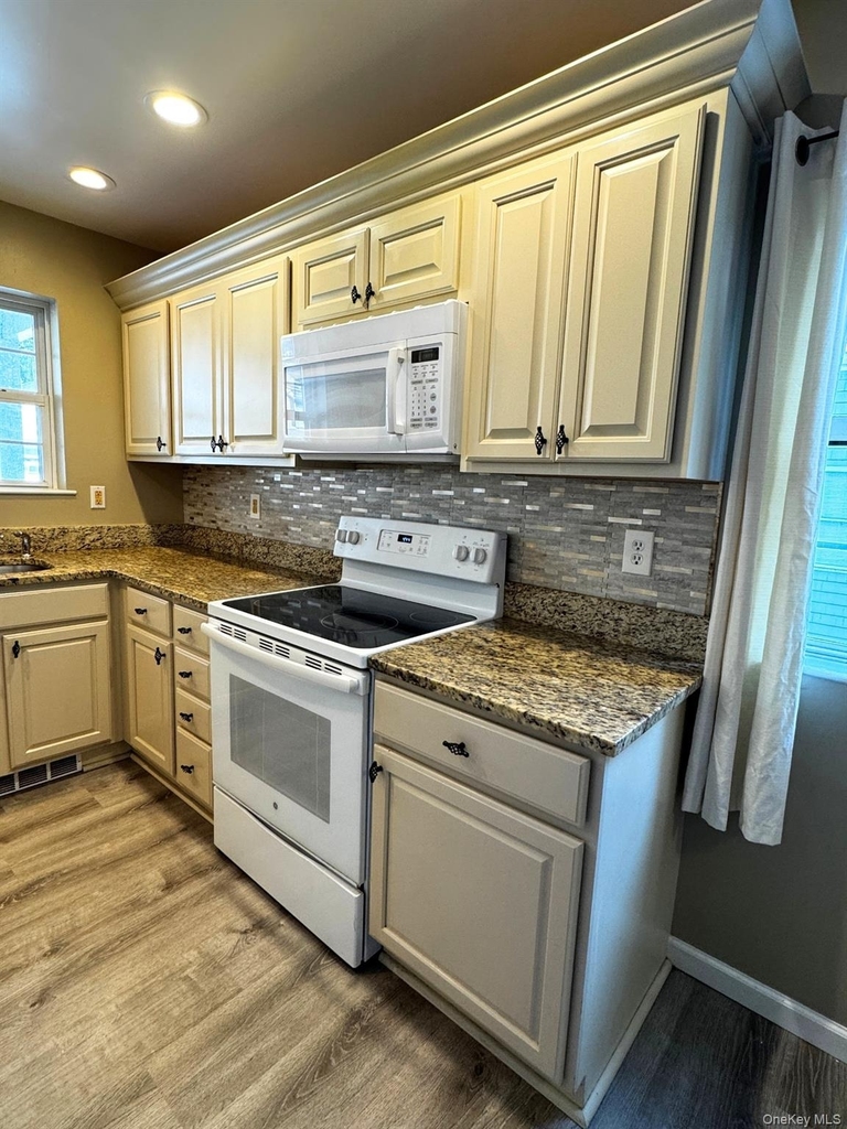 33 Fowler Avenue - Photo 1