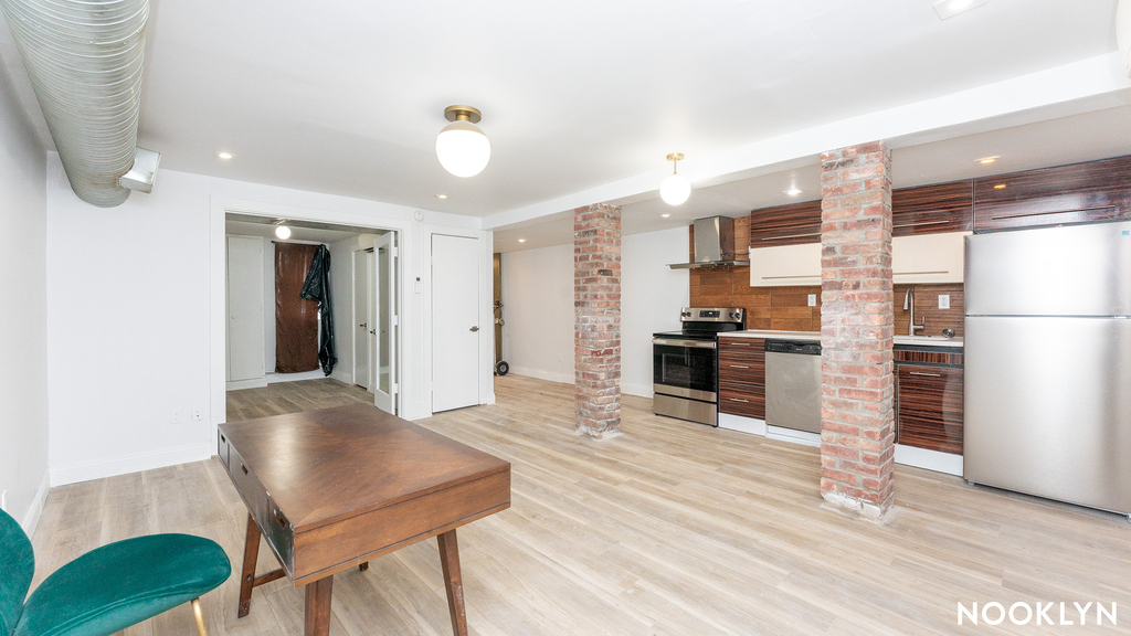 105 Weirfield St 11221 - Photo 18
