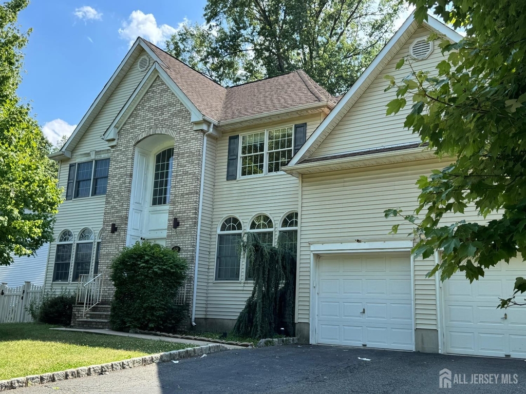 320 Arlington Avenue - Photo 0