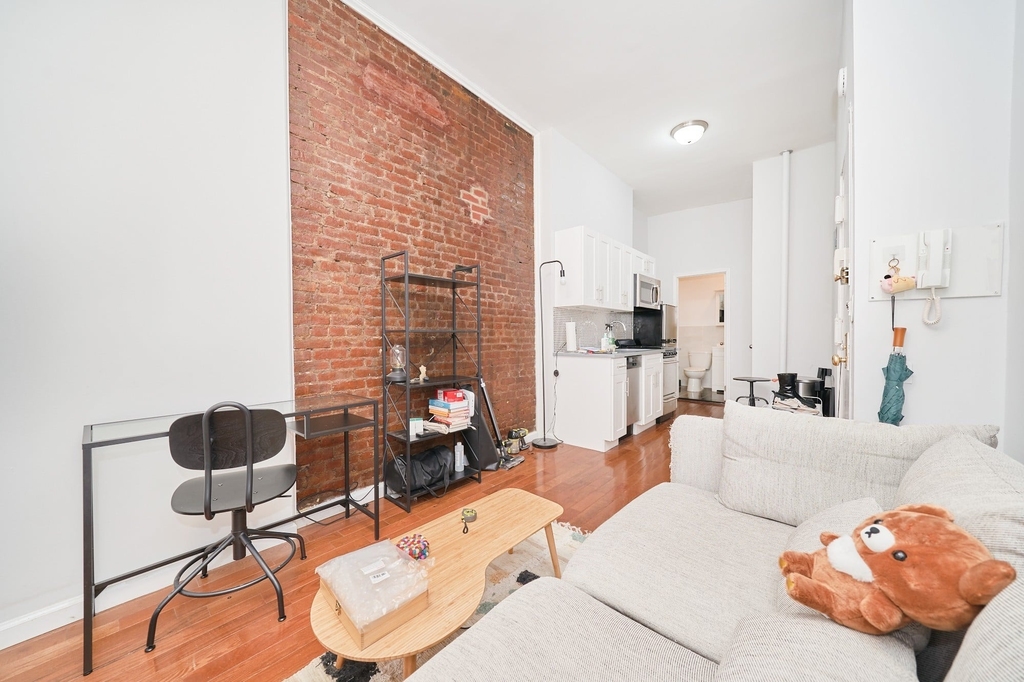 331 W 43rd Street - Photo 1