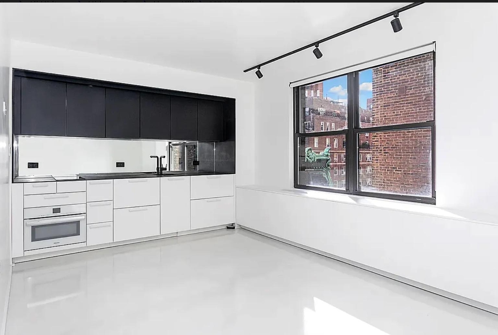 237 Madison Avenue - Photo 2
