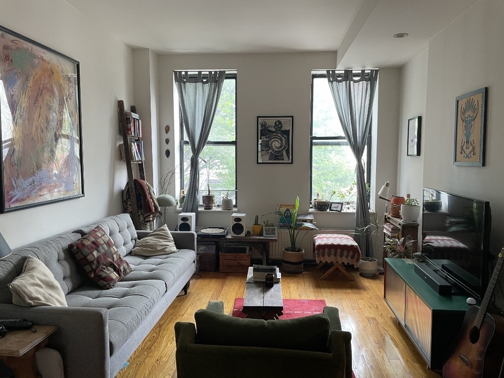 221 Van Brunt Street - Photo 0