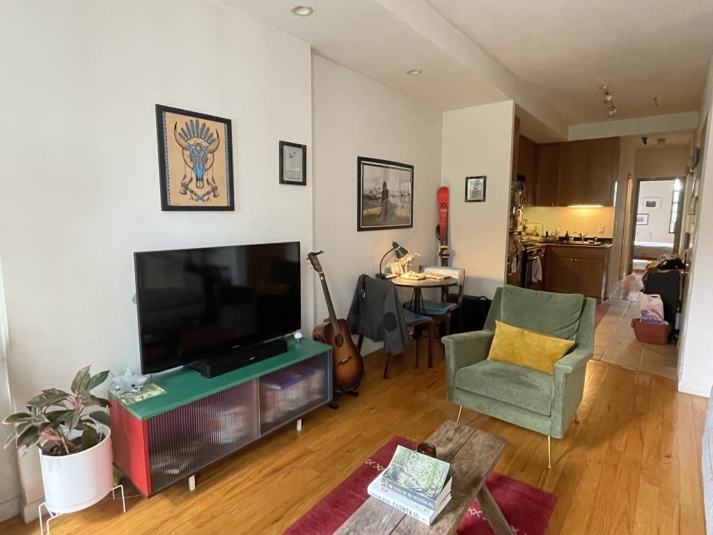 221 Van Brunt Street - Photo 1