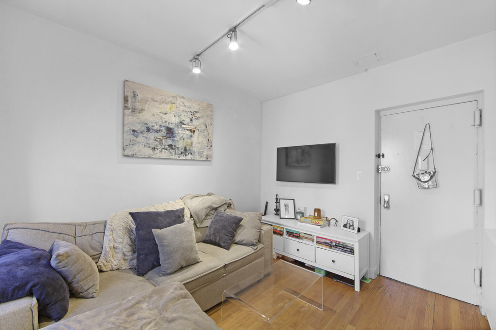55 Barrow Street - Photo 1