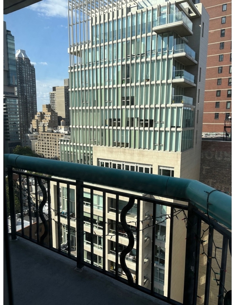 303 E 60th Street - Photo 5