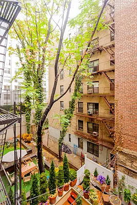 1556 York Avenue - Photo 3