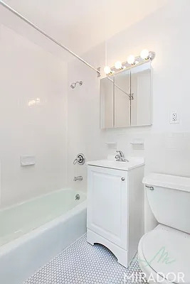 1556 York Avenue - Photo 2