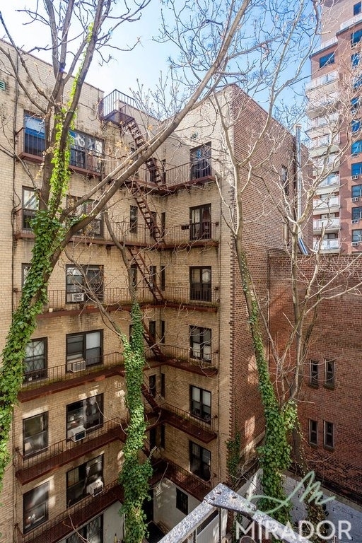 1560 York Avenue - Photo 4
