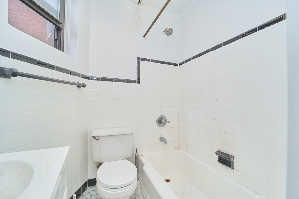 353 W 44th Street - Photo 8