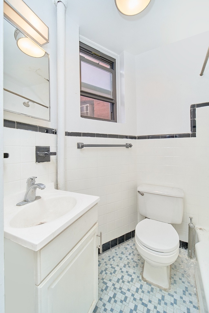 353 W 44th Street - Photo 9