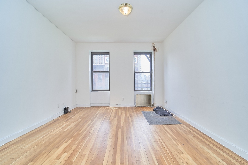 353 W 44th Street - Photo 2