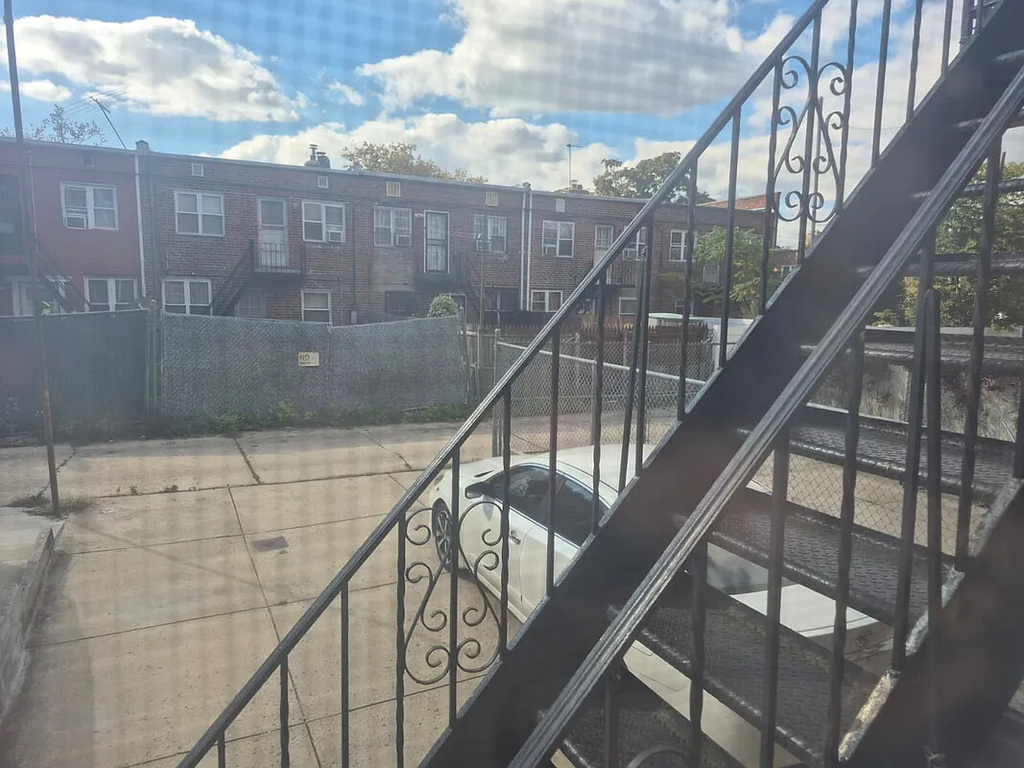 1322 E 87th Street - Photo 7