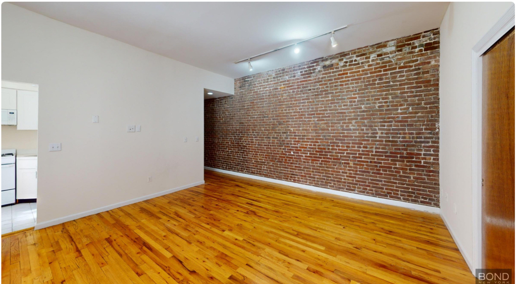 West 80th Street - Photo 1