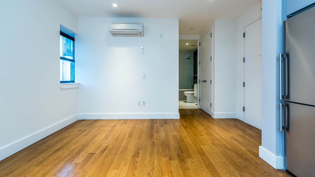 69 Ten Eyck St 11206 - Photo 10