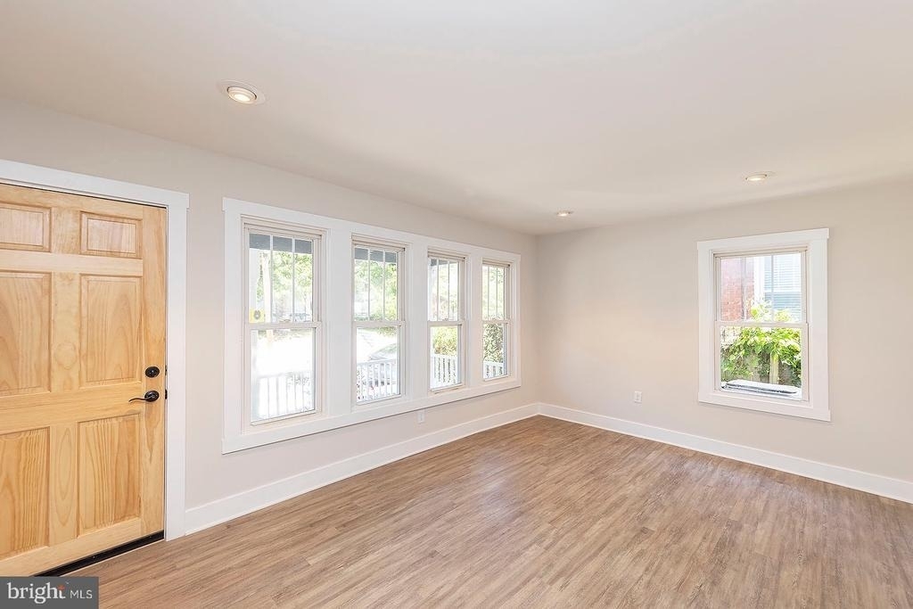 550 N Loudoun Street - Photo 11