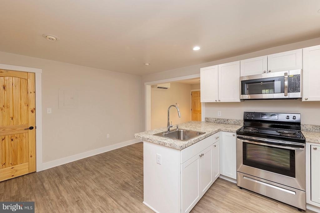 550 N Loudoun Street - Photo 2