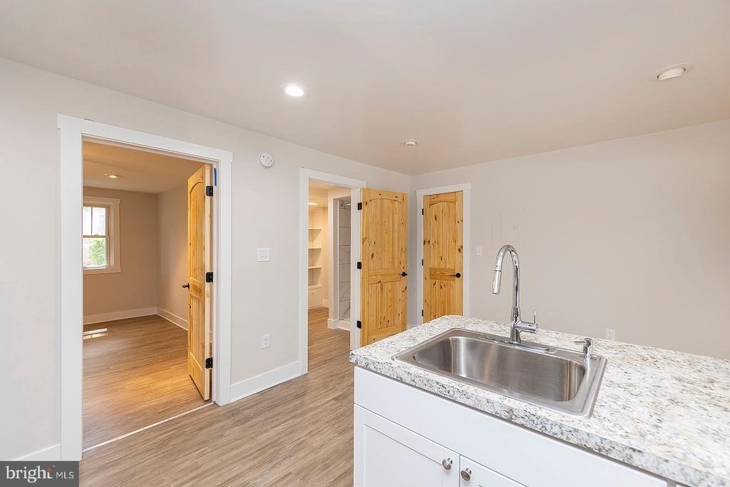 550 N Loudoun Street - Photo 3