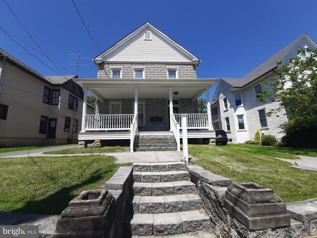 537 N Loudoun Street - Photo 0