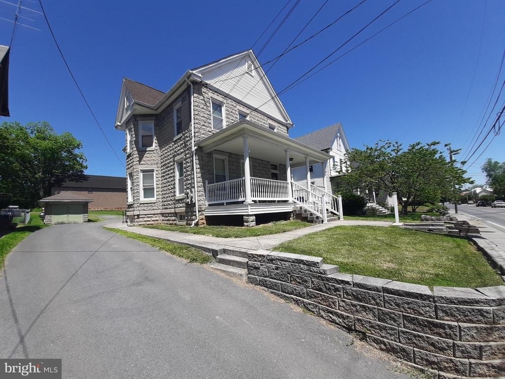 537 N Loudoun Street - Photo 1
