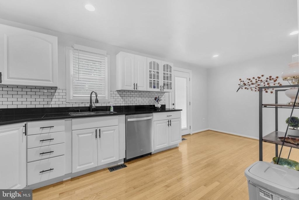 7113 Latour Court - Photo 10
