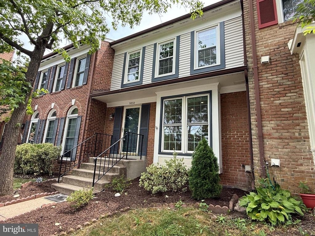 5832 Apsley House Court - Photo 0
