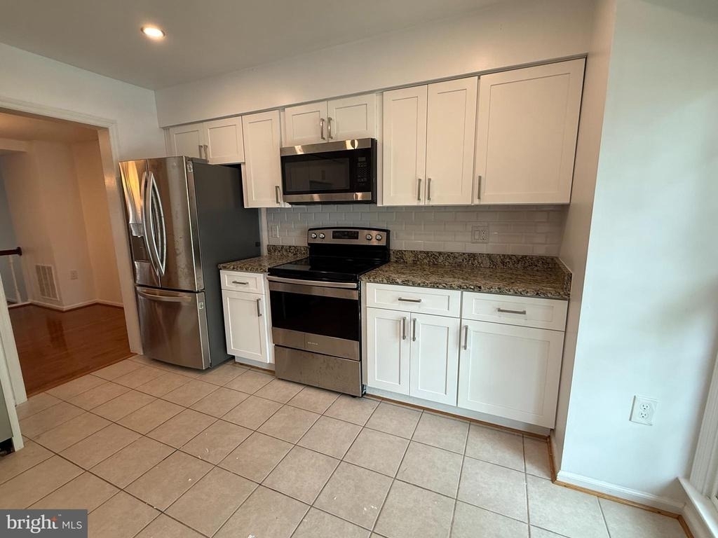 5832 Apsley House Court - Photo 4
