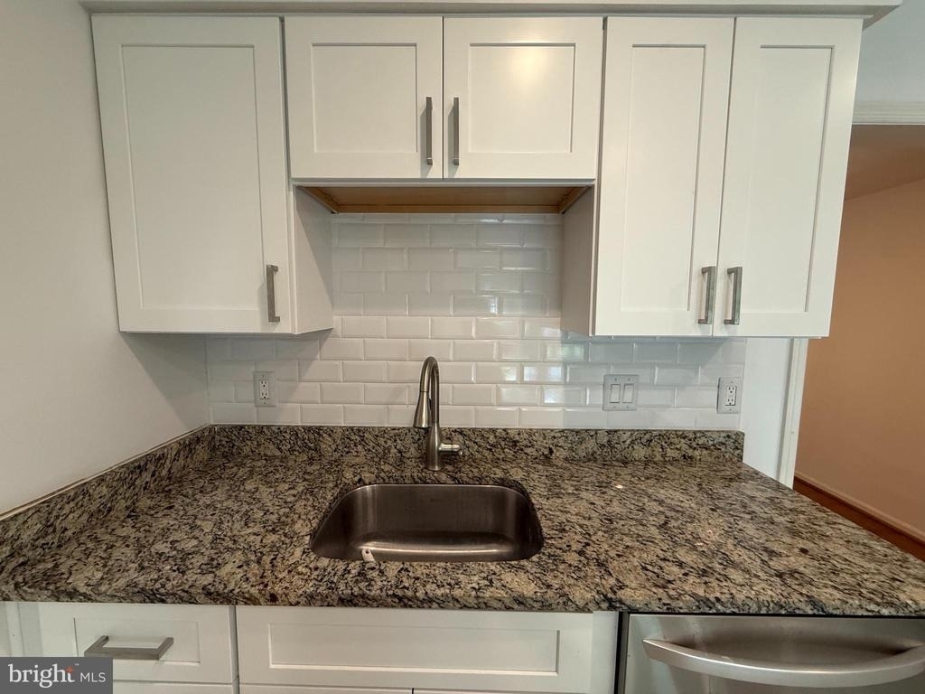 5832 Apsley House Court - Photo 7