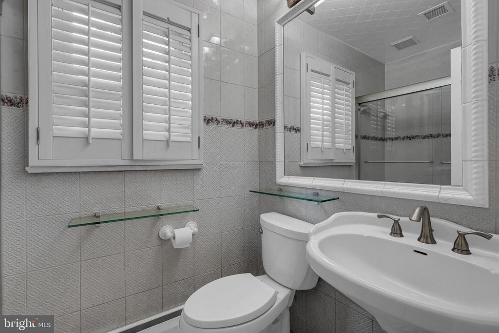 8905 Valley Forge Drive - Photo 10